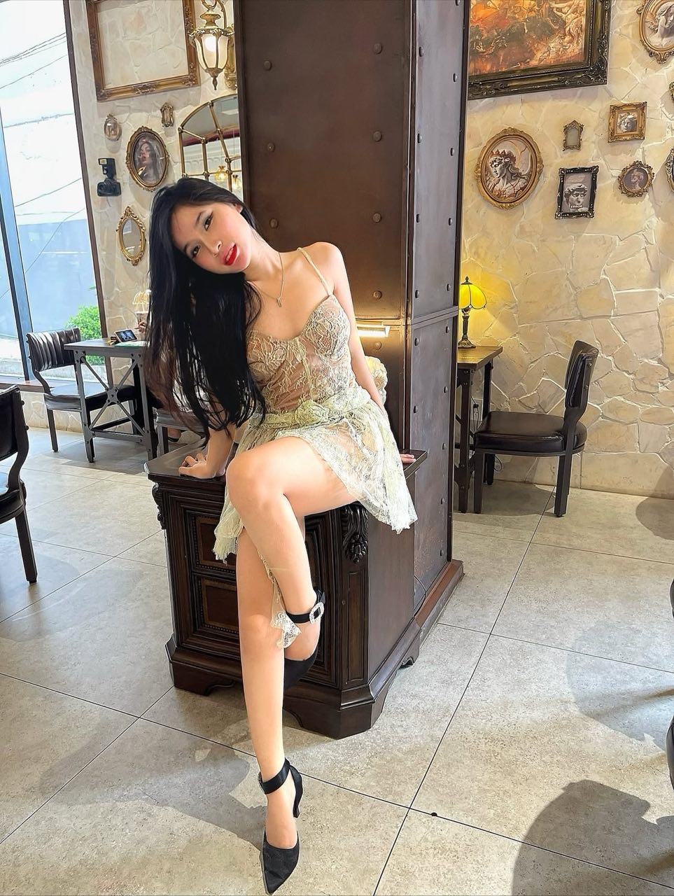 Charlotte, 21