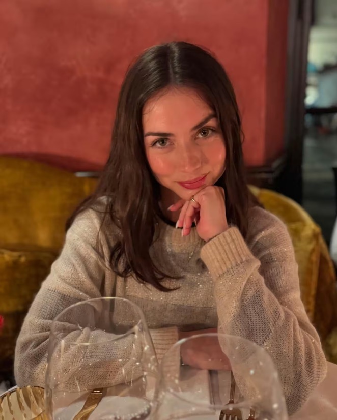 Nora, 23